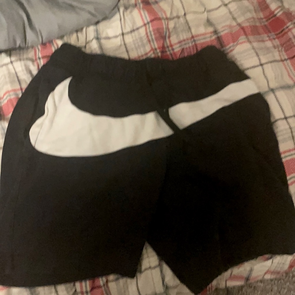 Nike L swoosh shorts fleece